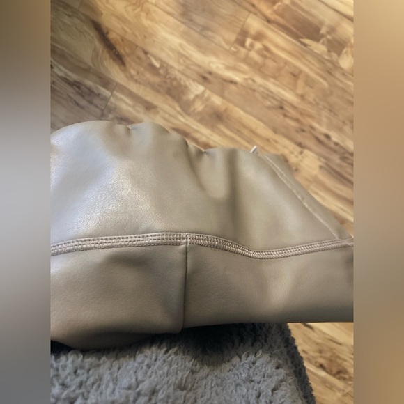 Vegan leggings taupe polyurethane and spandex NWT size S/p faux leather - Picture 4 of 7